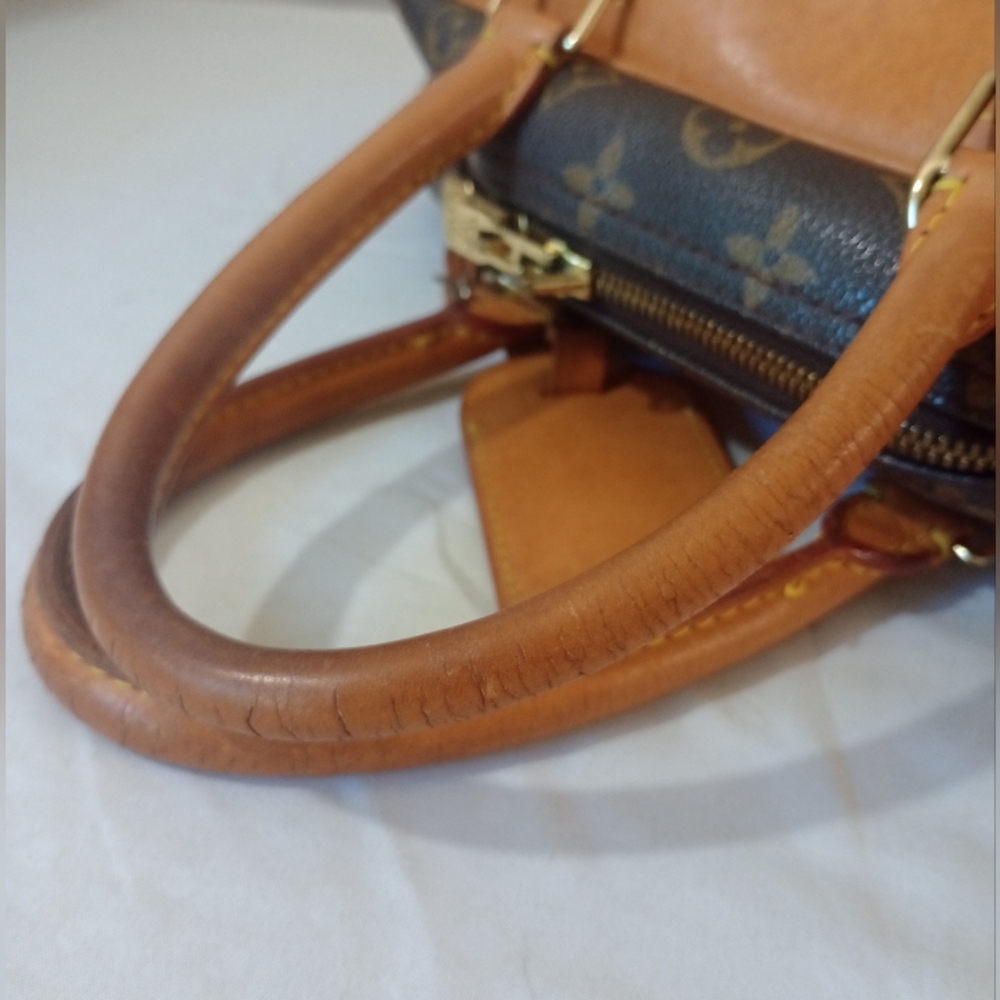 Louis Vuitton Deauville Monogram Bag - Picture 9 of 16